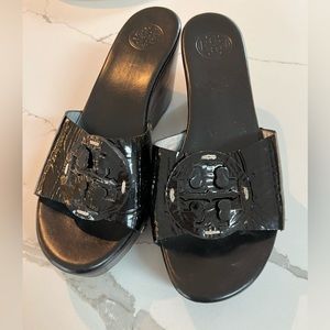 Tory Birch Patent Leather Slip On Sandle